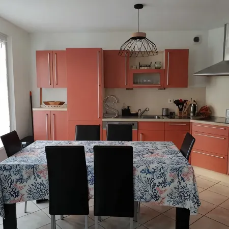 Apt T3 with garage, street of the port, Cancale, 50 m sea and harbor of Houle