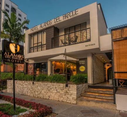 Hotel Alamos Del Parque - 3 ดาว