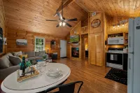 Cozy Cabin, 10 minutes to downtown Gatlinburg! - شاليه