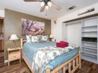 A cabin look house with Dome Room/Spa/Pool/View/Play Set/Game Room/FamilyFun Hotels in Ahwahnee