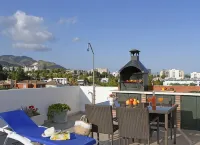 Penthouse w/ Private Hot Tub – Large Terrace – Walk to Beach - Homestays
