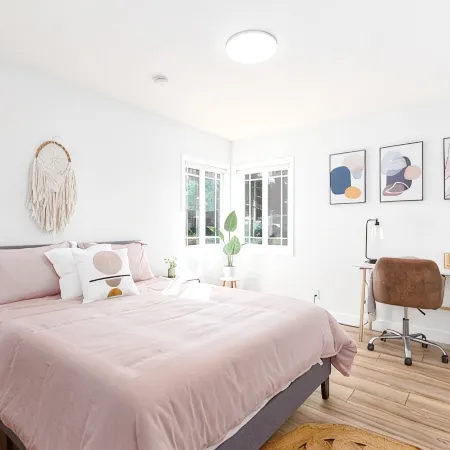 EV Charger L2 Cozy Home short distance to Downtown Riverside