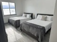 Come enjoy our"beautiful new modern guest house" with a view to the ski mountain - 4つ星