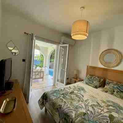 Luxueuse Villa - Jardin - Piscine - Jacuzzi 3mn du Lagon Saline les Bains Rooms