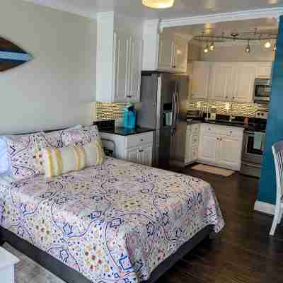 VA Beach Oceanfront Studio, Beach, Boardwalk, Pool Rooms