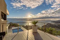House on the island of flowers between sky and sea. EXCEPTIONAL views - 4-Star
