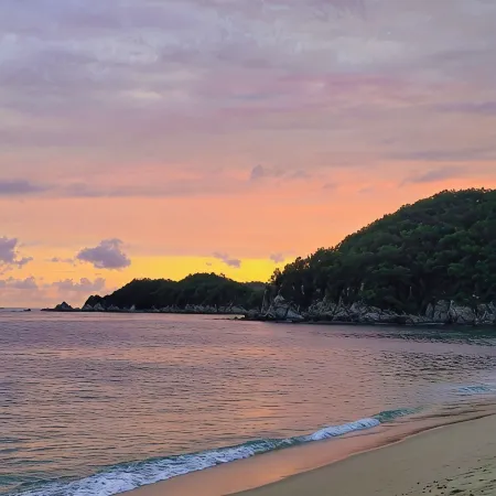 Huatulco beauty in Chahue Bay. Large family condo with ocean and mountain views