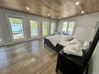 Welcome to HoneyScape - Newly Renovated 5 Bedroom Cottage