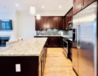 Beautiful Downtown 3BR with Free Parking - Apartments