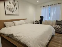 Full Modern House 4bd / 3.5ba - 4-Star