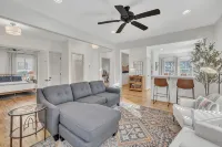 Charming Historic 2-bedroom house in Raleigh.  Near The Village District. - บังกะโล