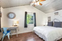 El Castell - on the Llano River [Entire Property - 4 Cabins] - Chalets