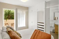 Modern Luxurious Living With Your Own Parking Spot - Wifi