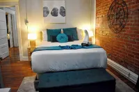 Exposed Brick by Uni,Arena,Hosp+Towel Warmer,Robes - 3-Star