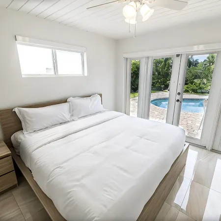 Luxury 5BR 3 Baths On the water Great Location 5 Min to Beach  Heated Salt pool