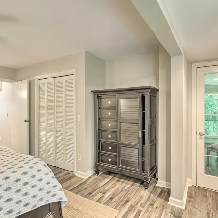 Resort Access - Lake - Pools -Pickleball - Gym. Spacious Townhome for Groups