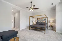 Luxe Montrose Retreat with Heated Pool/Spa, King Beds and Mini-Golf - Private Pool