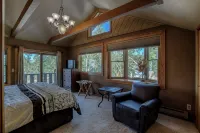 Lost Camp Lodge just a few blocks from Terry Peak - Hytter