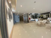 Front One Hotel Gresik - Homestays