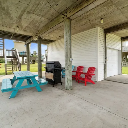 Galveston Beach House - 4Br Sleeps 12 - Steps to Gulf - Pets OK