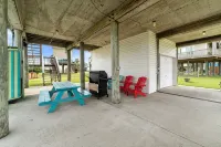 Galveston Beach House - 4Br Sleeps 12 - Steps to Gulf - Pets OK - อ่างจากุชชี่