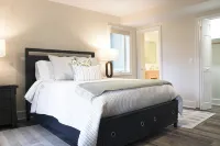 Newly remodeled 3-bedroom house with private hot tub, in welcoming Lake Toxaway. - Wifi