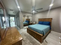 Beautiful oasis with 40' negative edge pool, swim up bar, hiking in Super. Mtns. - 4-Sterne