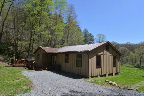 Charming cottage with pond in Heart of New River Gorge - Boutique