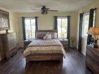 Rusty’s Getaway is a rustic/modern handicap accessible, family friendly space. - 3-Star