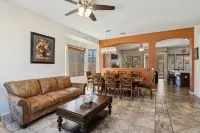 Walk to State Farm Stadium & Westgate Family Home - Boutique