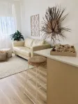 Calm and coastal self contained unit in the heart of Merewether - Wifi