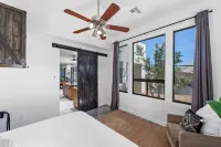 1+ Acre 5 Bedroom Desert Oasis with Pool and Mountain Views! - Boutique