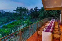 Ridge Royal Hotel - Pools