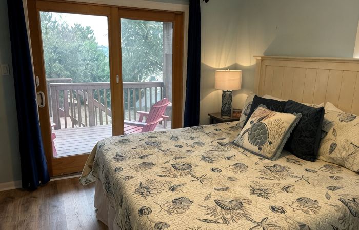 Updated, cozy cottage in Duck – 4 bedrooms, in town & oceanside w/ views!