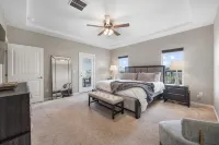 Clean and Comfortable Centrally Located 5br/3Bath home in Meridian, ID. - Homestays