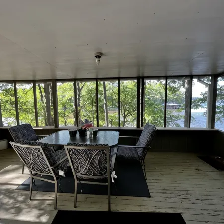 Cozy Cabin with Screened Porch and Fishing Dock on Lake D'Arbonne