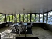 Cozy Cabin with Screened Porch and Fishing Dock on Lake D'Arbonne - Chalets