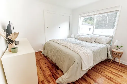 Vintage Home By Parks- 20 min to U of O - 8 min to Airport - Pet Friendly - Bungalows