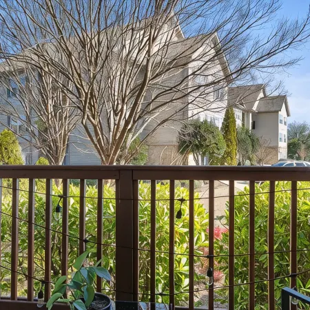 Lakeside Clemson Condo With 4K/Surround Sound/Xbox/Coffee Bar/Private Bathrooms