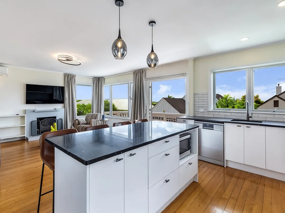 Serene 2br Home In Meadowbank W Balcony & Parking - Auckland