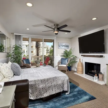 Newly Renovated, Walk to the Beach, Direct ocean view from Master and the Deck