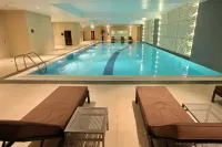Crowne Plaza READING by IHG - piscina