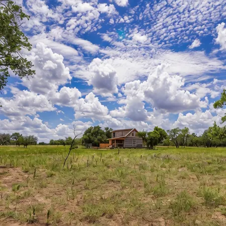 Peaceful cabin, fully updated, wine, stars, spa, perfect for relaxing