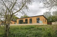 Luxurious 3 bed Lodge with private hot tub close to city of Cambridge - Pools