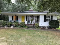Cozy private efficiency located near downtown Raleigh, PNC Arena, NCSU, RTP, RDU - บังกะโล