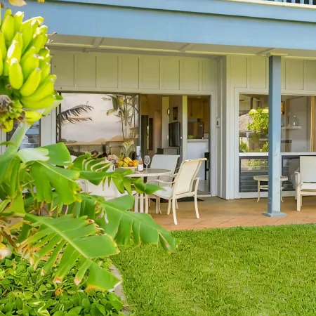 Deluxe Ocean View Ground Floor.... Renovated ..Walk to the Hyatt and Beach...A/C