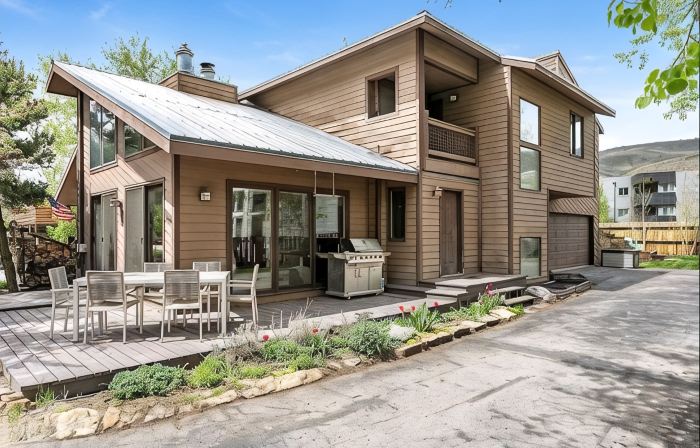 Pet-friendly 5 bed/4 bath home, just minutes to Beaver Creek, Avon, and Vail