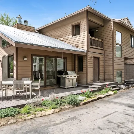 Pet-friendly 5 bed/4 bath home, just minutes to Beaver Creek, Avon, and Vail