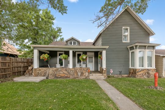 Historic Outside, Comfort Inside – Downtown Custer Retreat