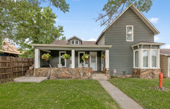Historic Outside, Comfort Inside – Downtown Custer Retreat